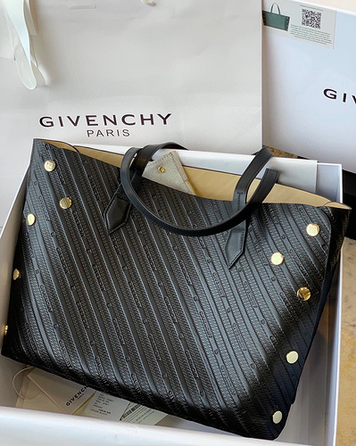 Givenchy-f35932cf